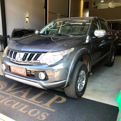 MITSUBISHI L200 TRITON 2.4 16V TURBO DIESEL SPORT HPE CD 4P 4X4 AUTOMÁTICO MITSUBISHI L200 TRITON 2.4 16V TURBO DIESEL SPORT HPE CD 4P 4X4 AUTOMÁTICO